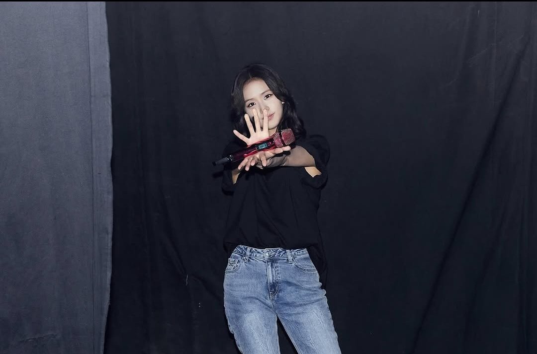 FOREVER KIM JISOO tweet media