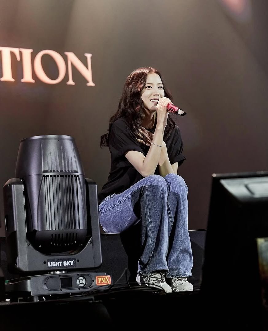FOREVER KIM JISOO tweet media