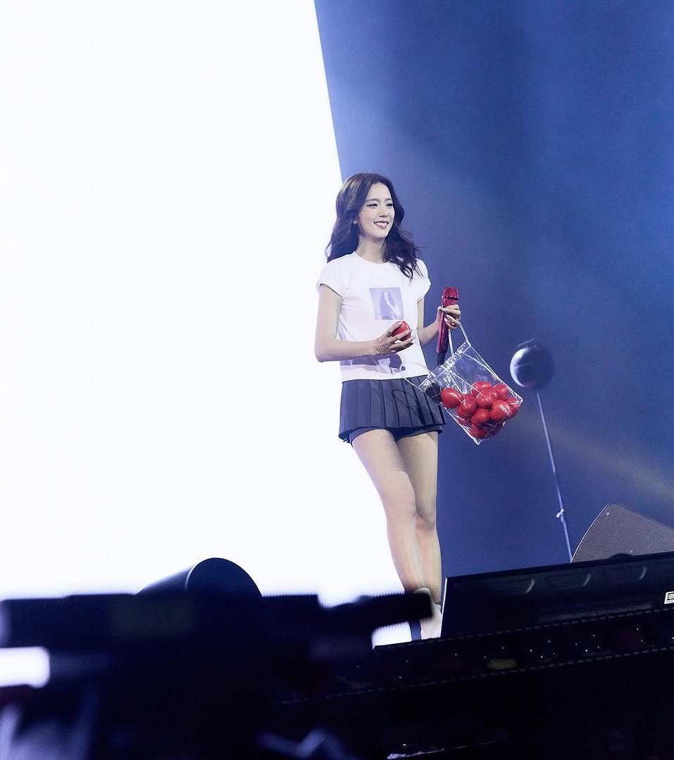 FOREVER KIM JISOO tweet media