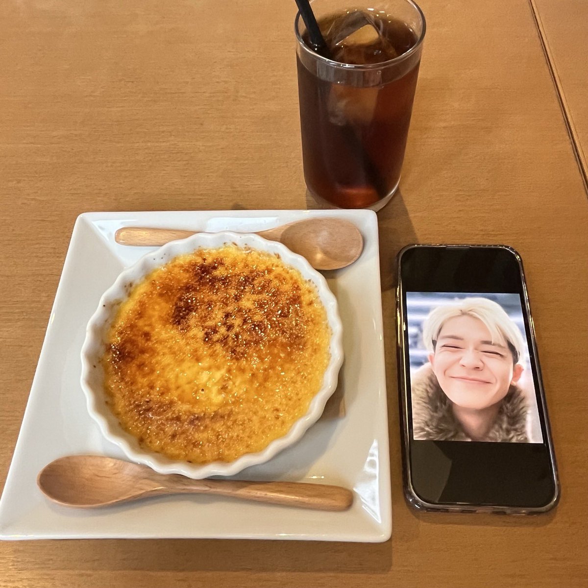 kckazu0929's tweet photo. 今日は旦那とランチ🍽️
アクスタ持っていくのも明太子パスタ撮るのも忘れた😭
地元のお店なんだけど、お食事も食後のブリュレも絶品だった😋
アクスタ代わりにスマイル岸くん😆
可愛すぎて好きすぎる🥰💜
#ptkitchen https://t.co/btE4LmijBE
