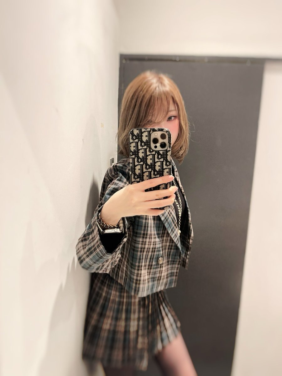 ちぇっくな私服🐰

#イベントコンパニオン
#パチンコ
#スロット 
#パチスロ好きな人と繋がりたい 
#パチスロ女子 
#無言フォロー大歓迎 
#リポストした人全員フォローする 
#いいねした人フォローする
#私服コーデ 
#全身
#チェック
#下も同じ柄の
#スカートでした