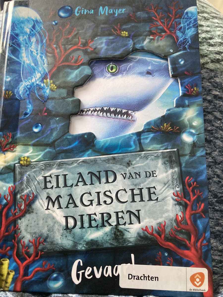 Gelezen Eiland van de magische dieren, deel 2, Gevaar! Internat der bösen Tiere. Van Gina Mayer. Vertaling A. van der Graaff. Noël leert duiken, maar er verdwijnt iemand. Hoe loopt dit af? <a href="/LeopoldBoeken/">Uitgeverij Leopold</a> #BoekPerWeek <a href="/welkombijdbieb/">Welkom bij dbieb</a> <a href="/BibliotheekFRL/">Friese bibliotheken</a>