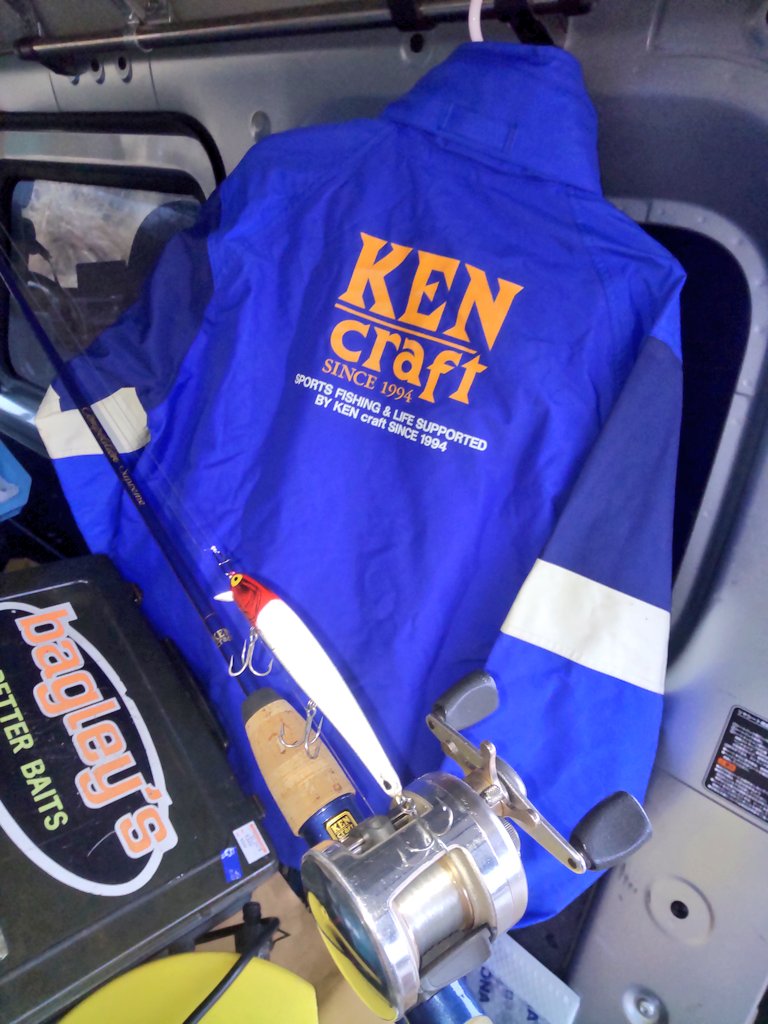 EAPjDogCwT1cHrY's tweet photo. あら!雨降って来た👀
カッパ着るか!
#KENcraft https://t.co/dDTC6nf2M1