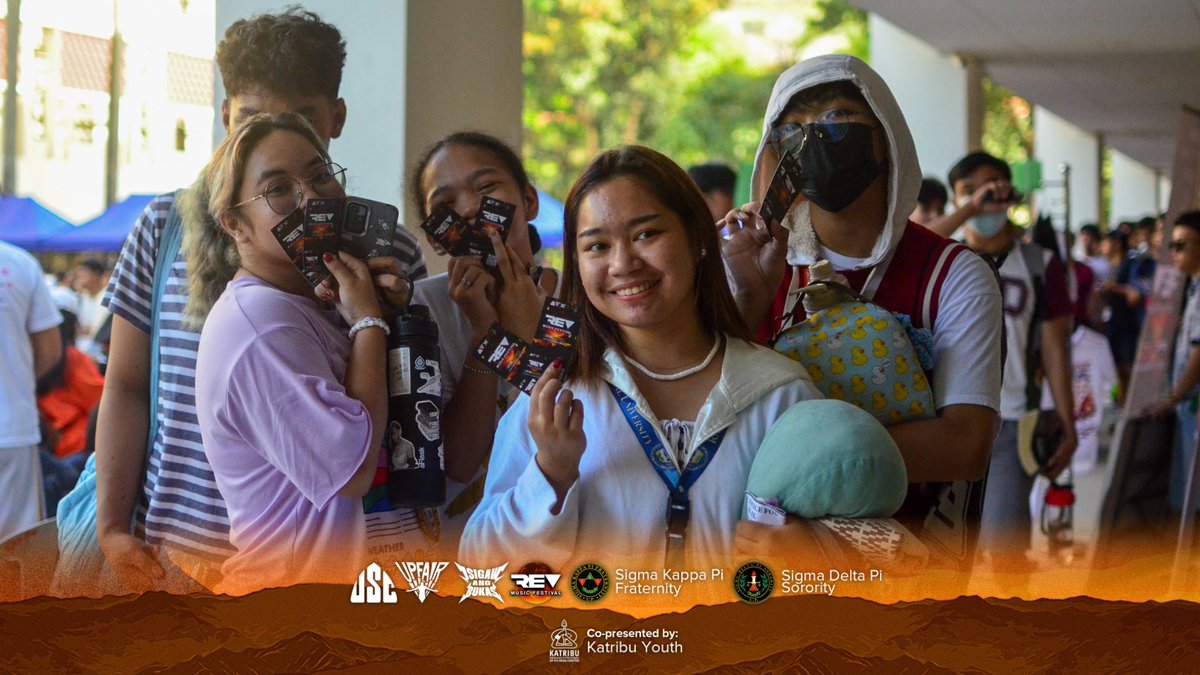 𝗘𝘃𝗲𝗻𝘁 𝗥𝗘𝗩𝗶𝗲𝘄: 𝗥𝗘𝗩 𝟮𝟬𝟮𝟱 𝗣𝗵𝘆𝘀𝗶𝗰𝗮𝗹 𝗧𝗶𝗰𝗸𝗲𝘁 𝗦𝗲𝗹𝗹𝗶𝗻𝗴

Matagumpay na isinagawa kahapon ang unang physical ticket selling para sa REV Music Festival 2025! Nagkaroon din ng merch selling booth ang KATRIBU UP Diliman ng samu’t saring likhang kamay ng