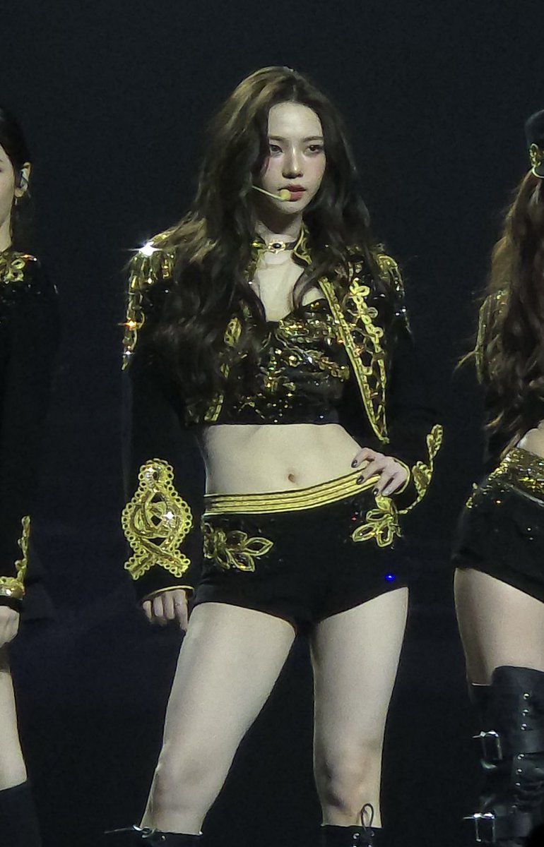 KARINA IS SO DAMN FINE