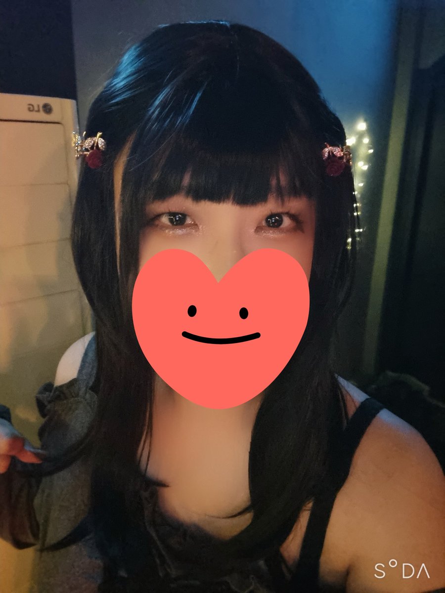 어쩌다보니 화장이 마음에 쏙 들게 잘됐는데 업방나오자마자 사람이 넘모 많아서 정신없이 이러저리 휩쓸리다 찍었었나 헷갈리다 한숨자고 이제 갤러리 열어보니 사진이 딸랑 하나 있어요... 으악 분하고 원통하다 담에는 무조건 사진부터 찍겠어요😆😘