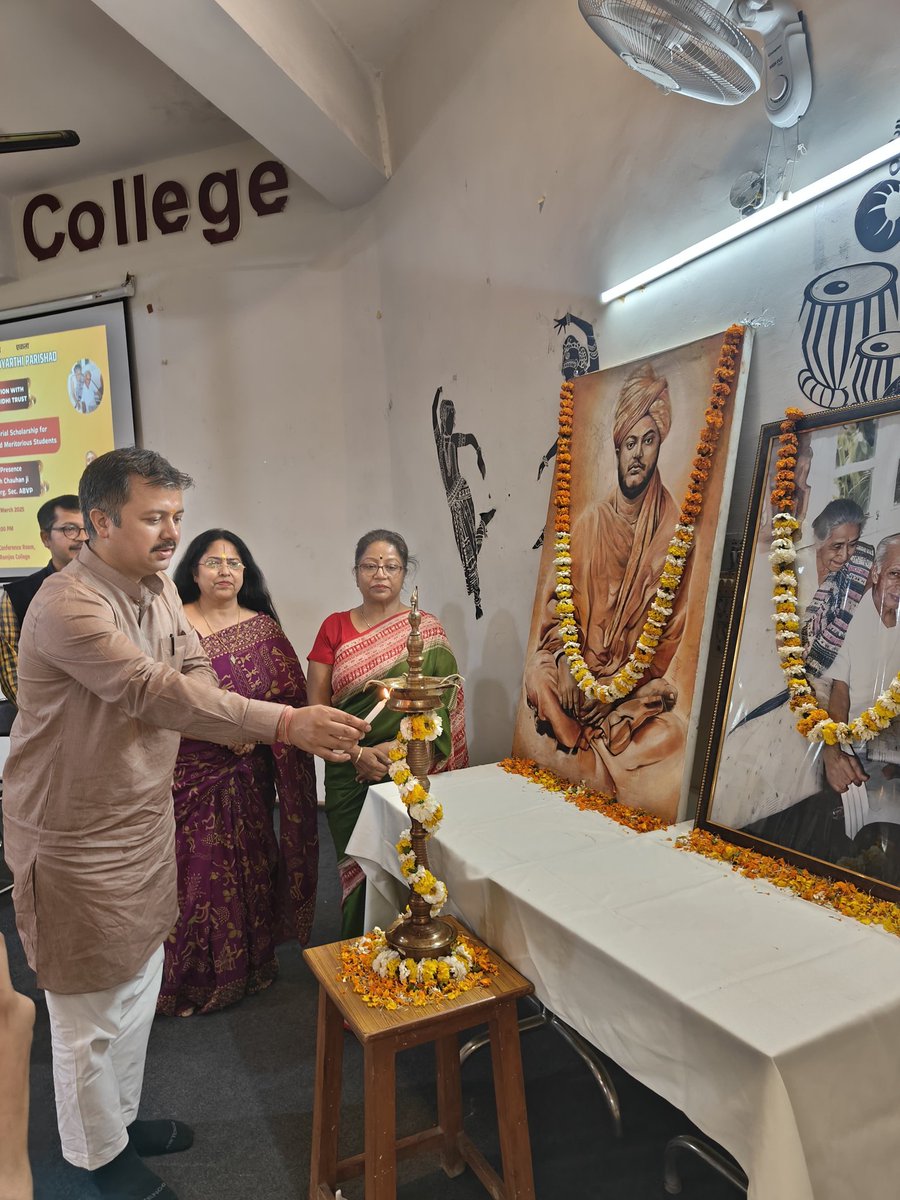 iutkarshpathak's tweet image. दिल्ली प्रांत में रामजस कॉलेज में अभाविप, विद्यार्थी विकास निधि और पसरिचा मेमोरियल ट्रस्ट के संयुक्त तत्वावधान में आयोजित 14वें पसरिचा मेमोरियल छात्रवृत्ति वितरण समारोह में छात्रवृत्ति प्राप्त करना मेरे लिए अत्यंत प्रेरणादायक और गौरवपूर्ण अनुभव रहा। @ABVPDelhi @ABVPVoice