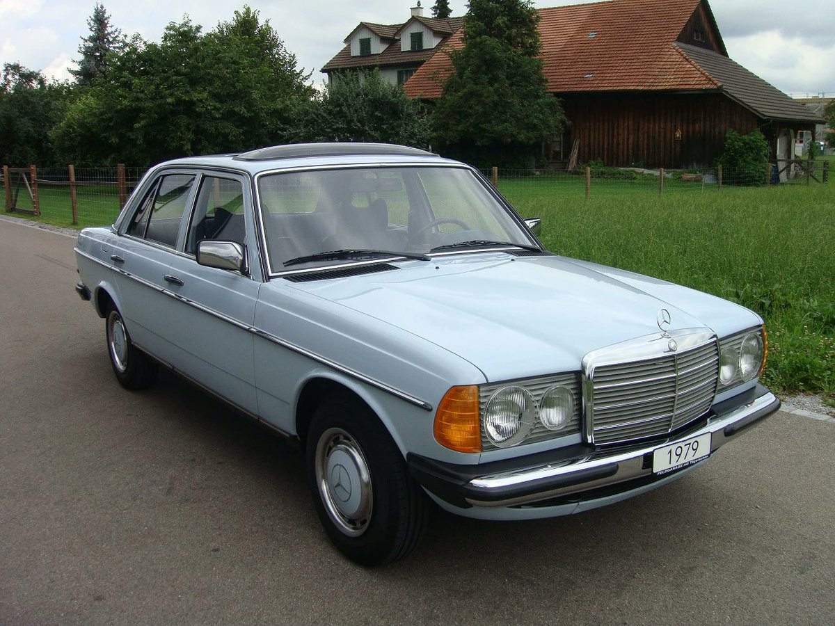 LienhardRacing's tweet image. 1979 MERCEDES-BENZ 200
Mercedes 200 W123 Aut Veteranengeprüft in Jahreswagenzustand.
CHF 14'500.–

©by Flammer Glarus AG, 8750 Glarus