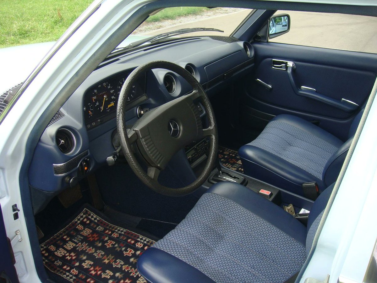 LienhardRacing's tweet image. 1979 MERCEDES-BENZ 200
Mercedes 200 W123 Aut Veteranengeprüft in Jahreswagenzustand.
CHF 14'500.–

©by Flammer Glarus AG, 8750 Glarus