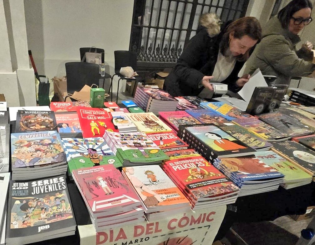 Fandogamia Editorial (@fandogamia) on Twitter photo ¡Último día en <a href="/Hispacomic/">Salón del Cómic Hispano Portugués</a>! Estoy viendo unos lindos tebeos... y casualmente son de Fandogamia... gracias a <a href="/alvaropons/">Álvaro Pons</a> por la foto 😘 ¡Último día en <a href="/Hispacomic/">Salón del Cómic Hispano Portugués</a>! Estoy viendo unos lindos tebeos... y casualmente son de Fandogamia... gracias a <a href="/alvaropons/">Álvaro Pons</a> por la foto 😘