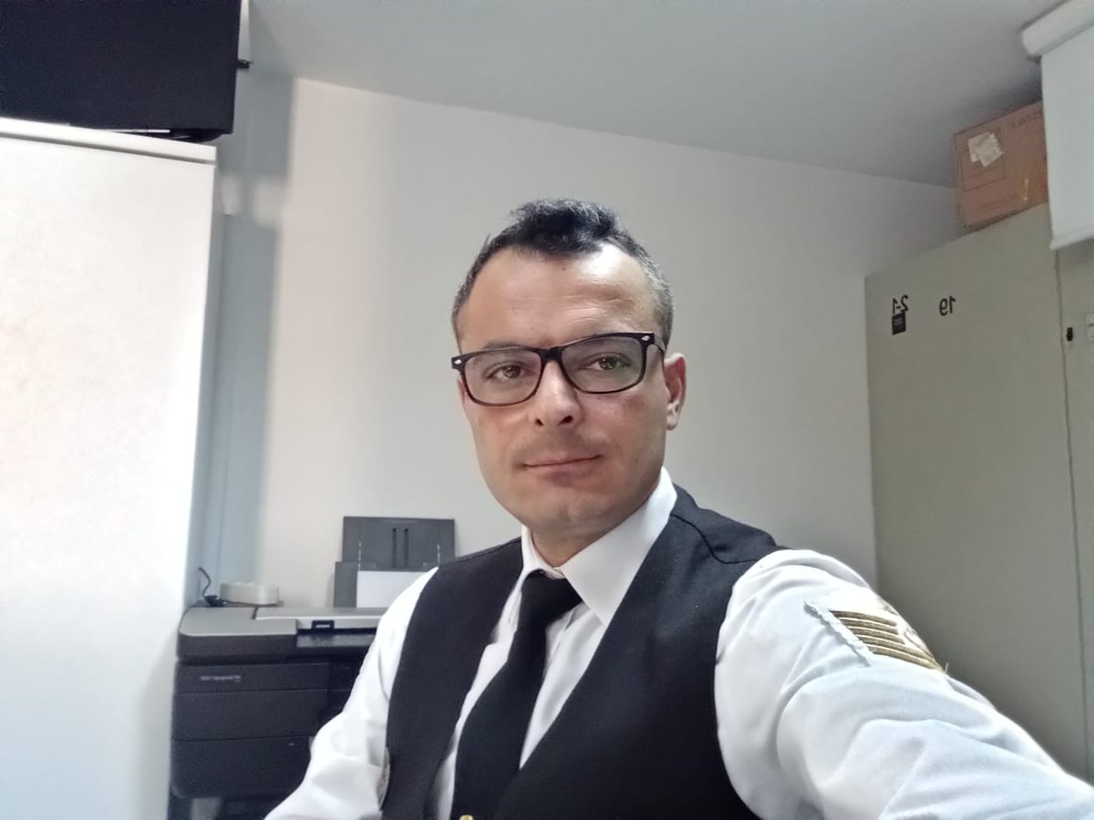 Dikkat son gün 
Rt paylaşımlarınız bizlere onur verir.

Yüce Türk Milleti:

Sahil Güvenlik Başçavuş Ali Türkmen.
Kardeşim 2006 lı Astsubay.
Ali pankreas kanseri. Kendisi ile görüştüm. Şu an Bilkent Şehir hastanesinde tedavi görüyor. 
Bizlerin yardımına ihtiyacı var. 
İnsan