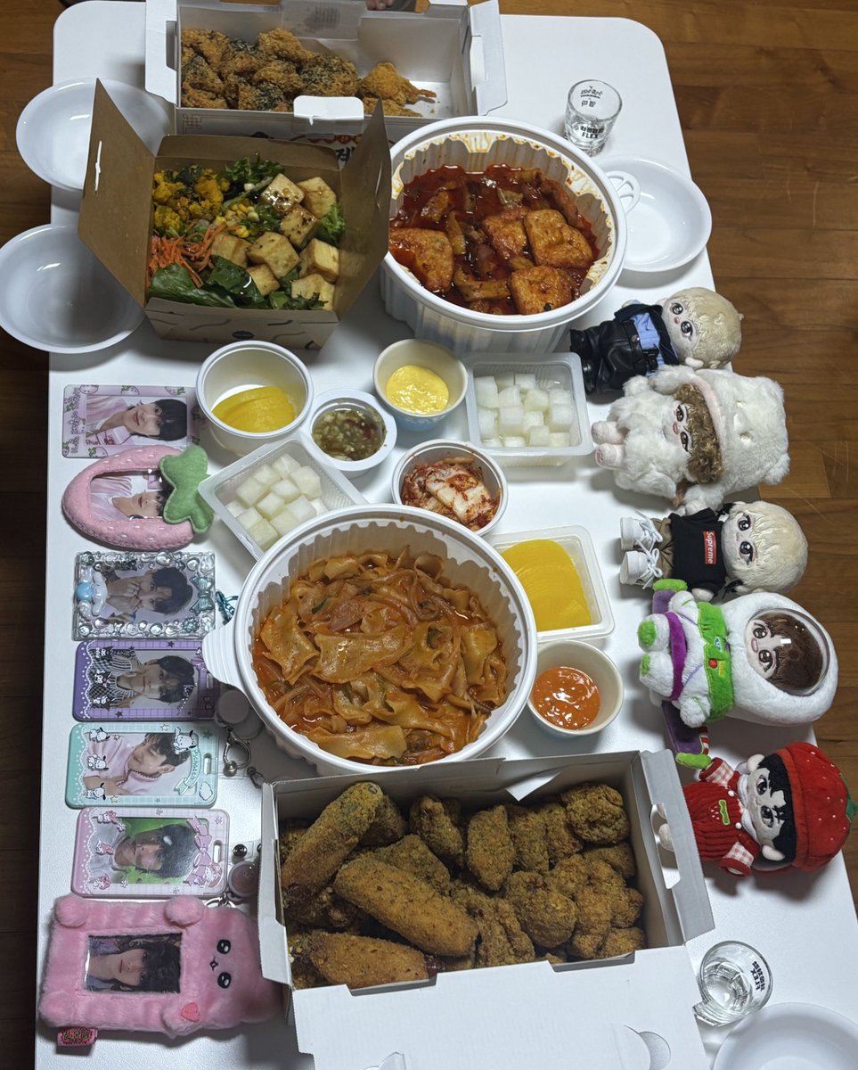 playat_ting's tweet photo. 각자 자리에서 보면 멋있는 사람들과 모이기만 하면 밤새도록 헛소리 하면서 떠드는게 너무 재밌음ㅋㅋㅋㅋ
@TVfXQ_031226_ @babajaejyu @ㅉㅊㅈㄹ @ㅁㄴㅈㄲ https://t.co/DIZVyBXaZq