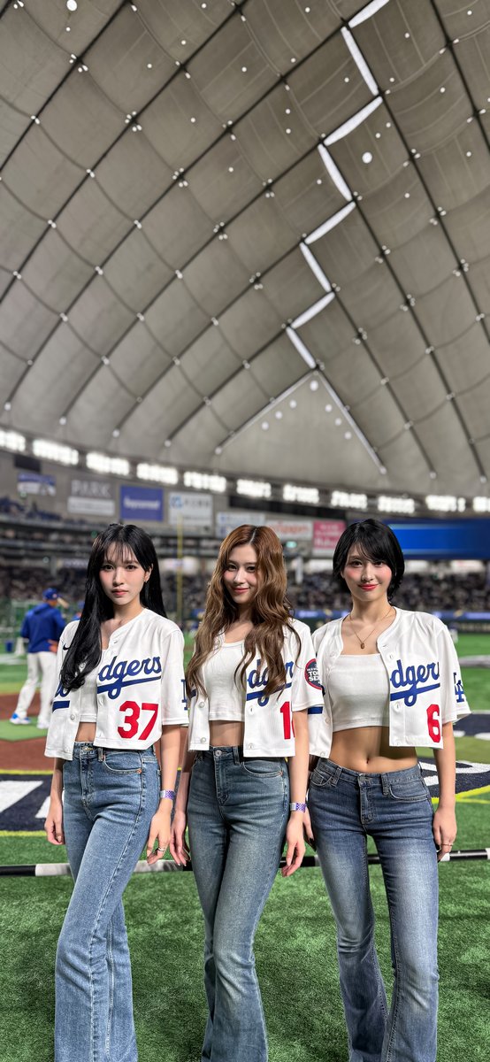 pogzilla1's tweet photo. #MISAMO Wallpapers

#MINA #SANA #MOMO #TWICE https://t.co/gx3zUNlWOt