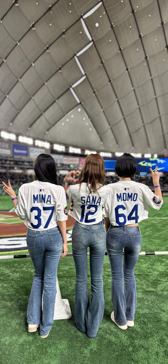 pogzilla1's tweet photo. #MISAMO Wallpapers

#MINA #SANA #MOMO #TWICE https://t.co/gx3zUNlWOt