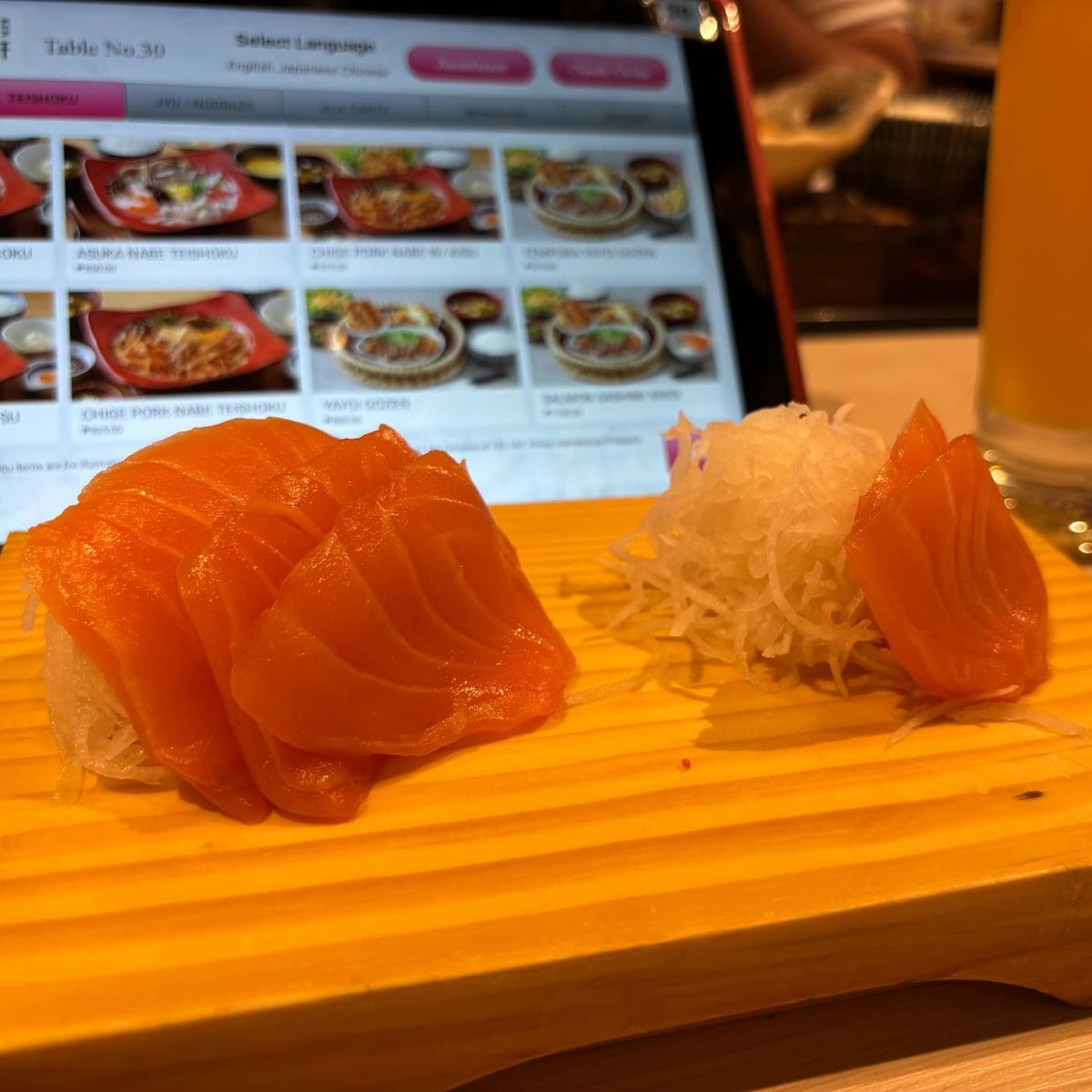 WagashiTrash's tweet image. Yes, I go out with my Vtuber friends π©·
No, we don't take vtuber pictures π
Yes, we take pictures of our food π