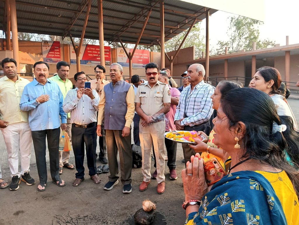 avaliyapravasi's tweet image. #newservice
📌 सातपूर (नाशिक) - अक्कलकोट 📌

मार्गे : सिन्नर, संगमनेर, लोणी, कोल्हार, राहुरी, अहिल्यानगर (तारकपूर), मिरजगाव, करमाळा, टेंभुर्णी, सोलापूर 

• पंचवटी आगार • नाशिक विभाग •

⏱️ नाशिक आणि अक्कलकोटहुन : सकाळी ७ वा

📸 PCRO 

@NashikNews_ @info_nashik @Info_Solapur