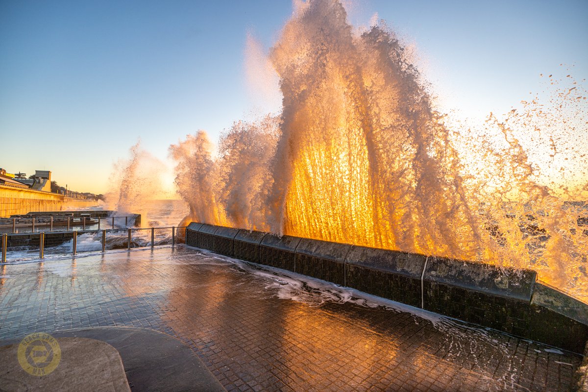 CoastCams247's tweet photo. This morning, the sea put on a spectacular show, with huge waves crashing against the Dawlish sea wall, sending powerful sprays into the air – all backlit by a breathtaking sunrise. 🌊🔥
📷 @BeachCamsMan
#WaveWatch #DawlishSeaWall #SunriseAndWaves https://t.co/6XXZgZuHmE