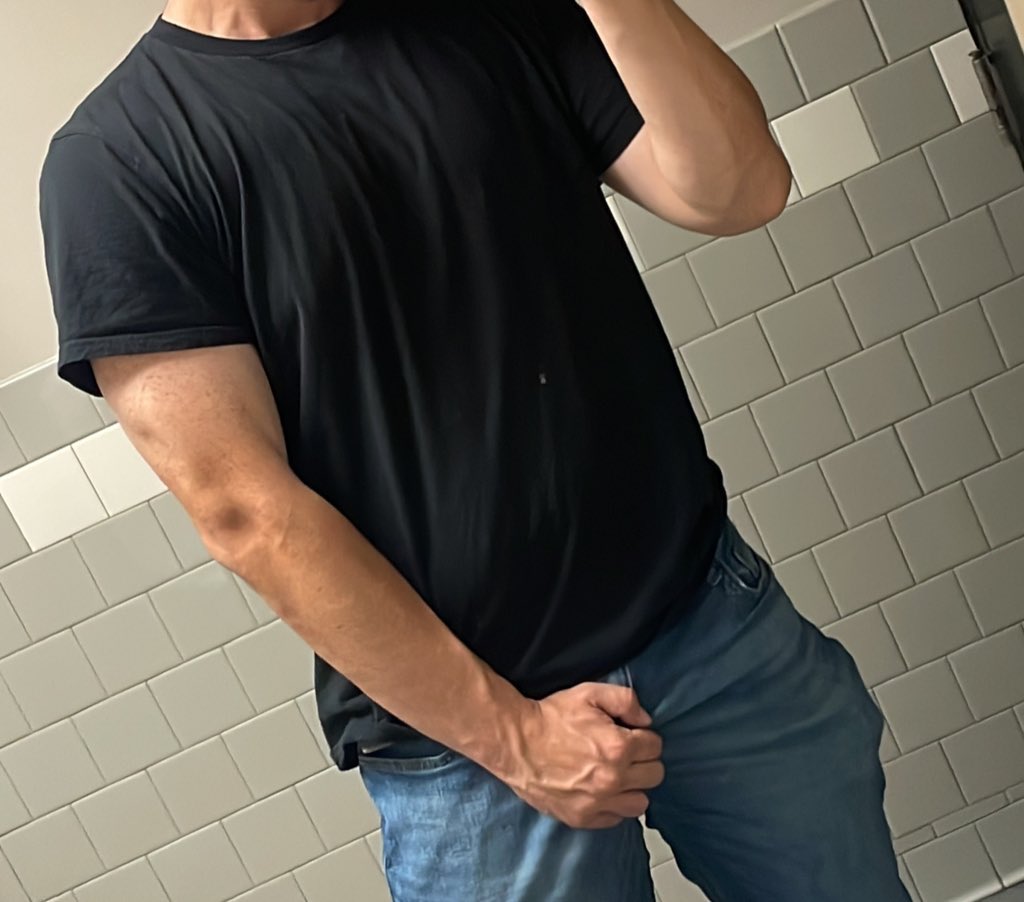 slntlnvr's tweet photo. Hiiii not new but new acc since my last one got susp.

-27 m with hard and soft kinks
-Looking for flirty and naughty moots again😇
-mostly straight 🫢
-dms open for talking or trading 😉
-❣️or 🔁 to be moots :) 
#nsfwtwt #nsfw #wata #cnc #horny #trading #dmsopen #nsfwaudio https://t.co/0BQnGyHKPJ