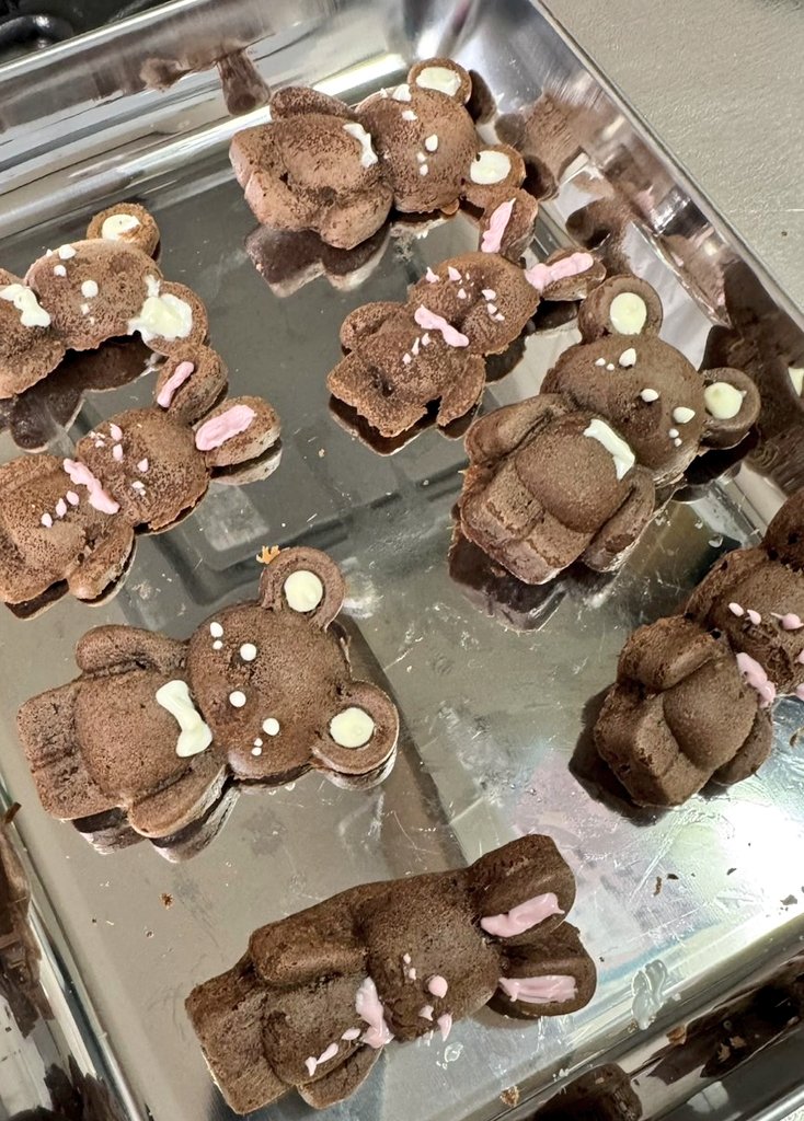 weneverknow0615's tweet photo. happy march🍀
#MakingSweets
#ChocolateCake
#financier
#WhiteDay
#LoveInTheAir
#Resilience https://t.co/ZQcZR4kcfi