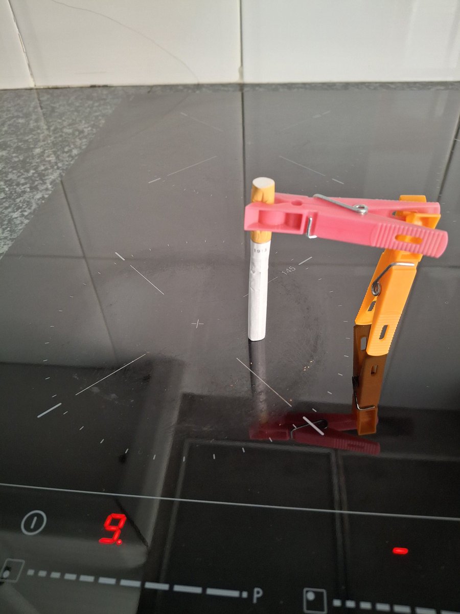 tengo q hacer puta ingeniería para encenderme un cigarro coño ya