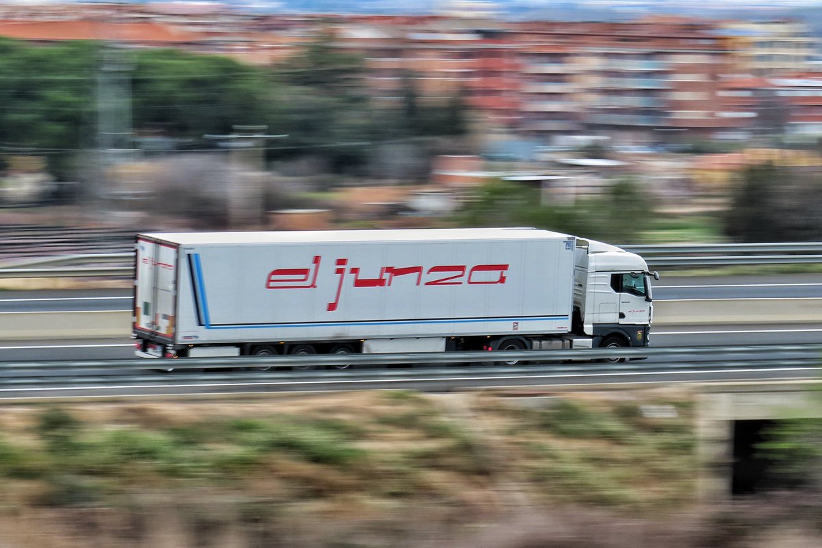 Hector_Cami's tweet photo. Barrido fotográfico o Panning. 🚚

#Photograghy 
#Panning https://t.co/I9heSNCpV9