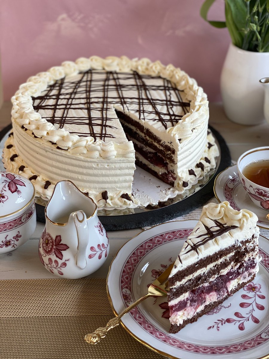 🍒 LECKERE STRACCIATELLA-KIRSCH-TORTE! 🍒 REZEPT VON SUGARPRINCESS youtu.be/YYWSm_9d9sA?si… via <a href="/YouTube/">YouTube</a>
