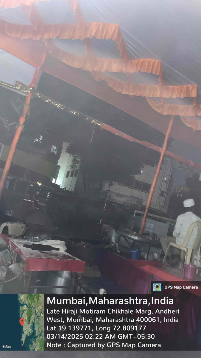 Versova, Andheri W: Stalls are open all night during Ramzan Eid—has Versova Police Station given them special permission? If not, why aren’t the police and BMC taking action? During Hindu festivals, shops and eateries are forced shut. These illegal stalls must be shut urgently!
