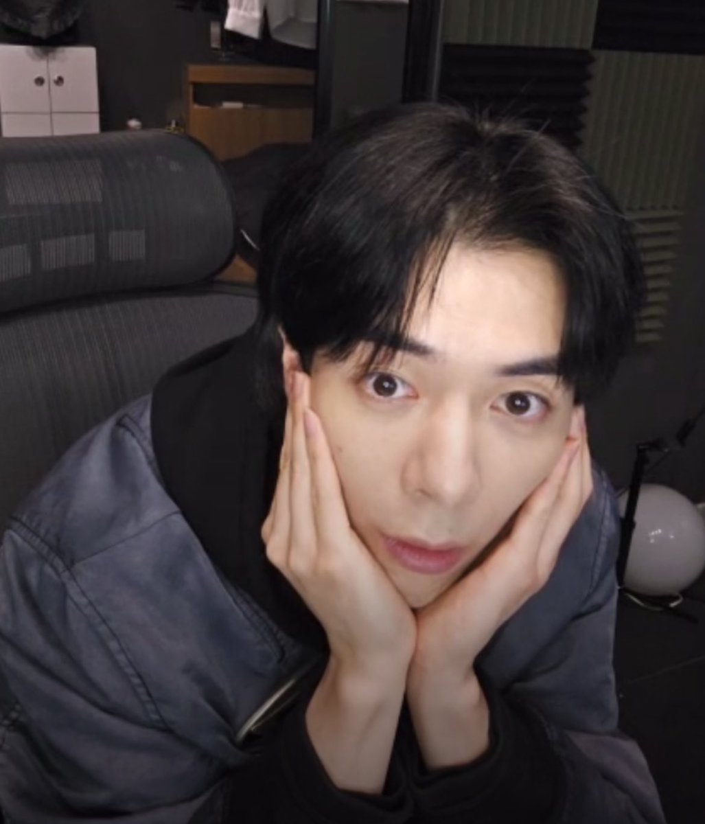 jjaeooo0's tweet photo. 🖤 : 저 안귀여워요 https://t.co/5YdI21lXWe