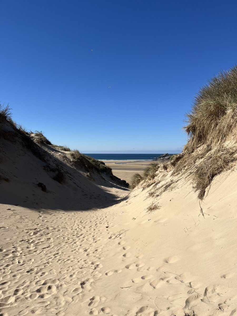 EvocativeCorn's tweet image. Blues and dunes at Crantock.