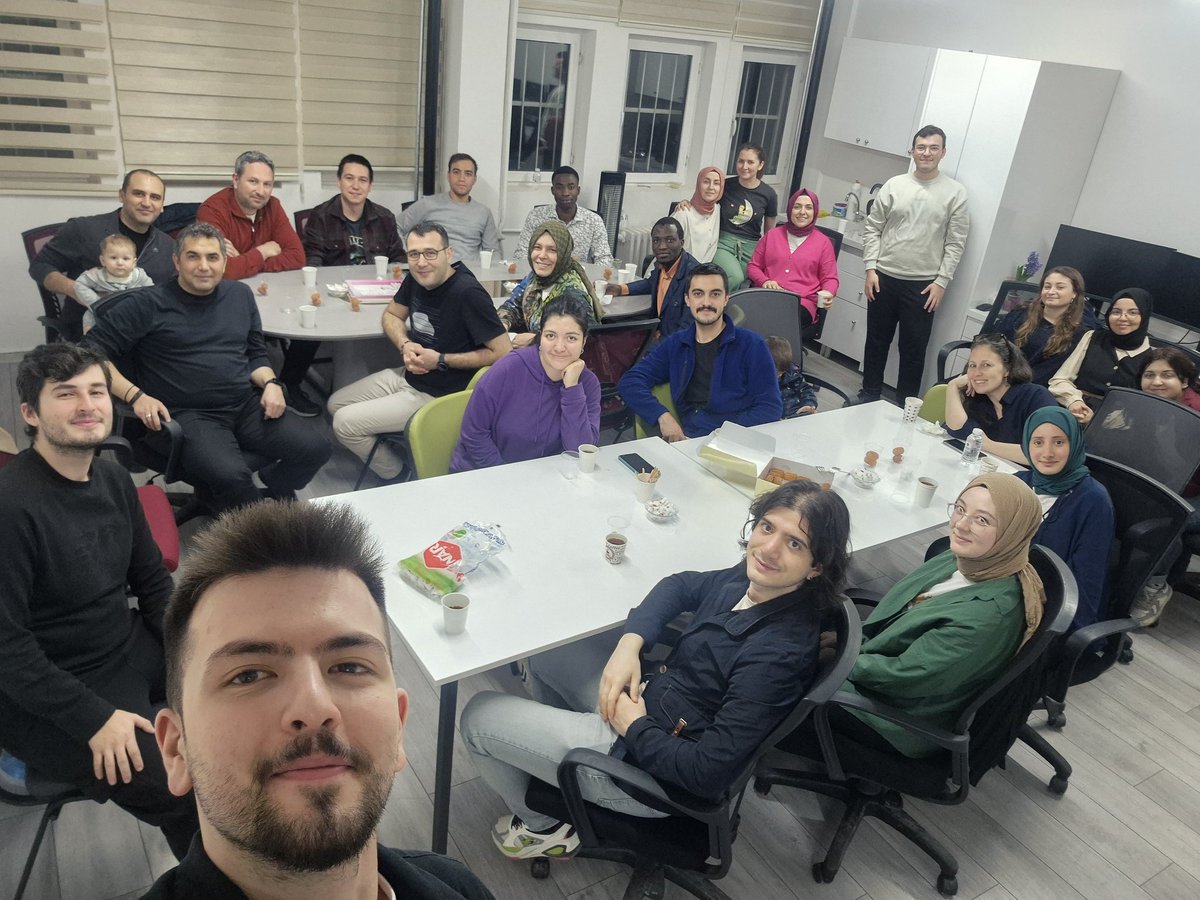 ENRG ailesi olarak, bu Ramazan’da da gelenekselleşen iftar yemeğimizde bir araya geldik. Lezzetli yemekler eşliğinde birlikte olmanın mutluluğunu paylaştık. Daha nice iftarlarda buluşmak dileğiyle!