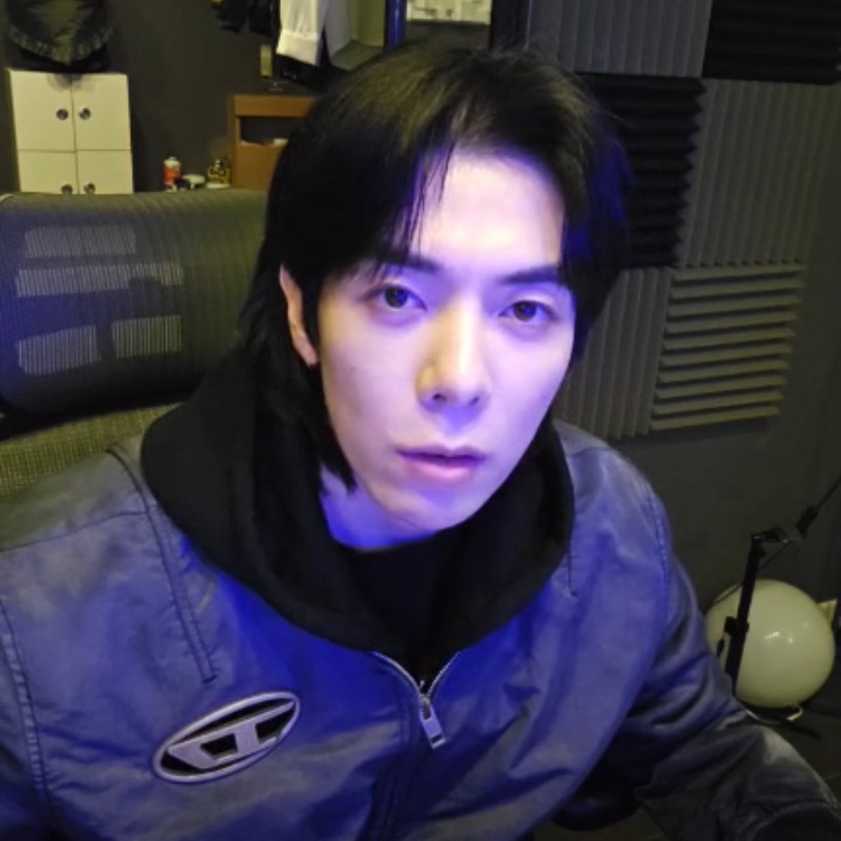 loevnano's tweet photo. HIS FACE WHEN DOING THE BLUE MONITOR CHALLENGE 😂😂😂 https://t.co/pT4ZOUAj9N