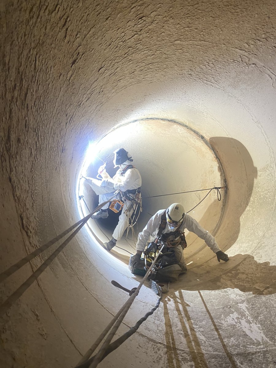 Çimento fabrikaları ve ağır sanayide, farin boru hatları ve soğutma kulelerinin bütünlüğü kritik önemdedir. Zor erişimli bölgelerde, iple erişimle NDT uygulayarak operasyonu aksatmadan en doğru veriyi sağlıyoruz.
#ropeaccess #engineeringsolutions #structuralsafety #ziendustriyel