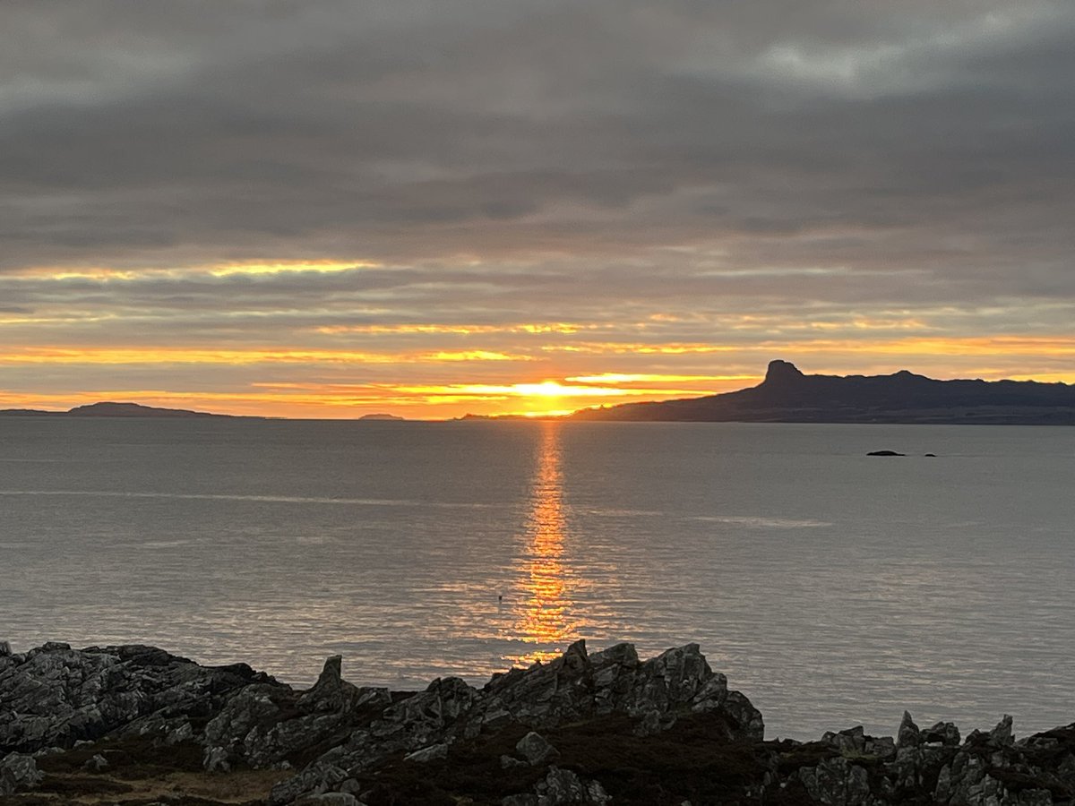 ratherbrunning's tweet image. We hit the weather right for a paddle round Ardnamurchan Point! Salen to Ardtoe with a lovely camp right by the lighthouse. Got out later in the week to continue the trip onwards to Loch Nan Uamh and another stunning camp. Fantastic conditions for March! #seakayaking #scotland