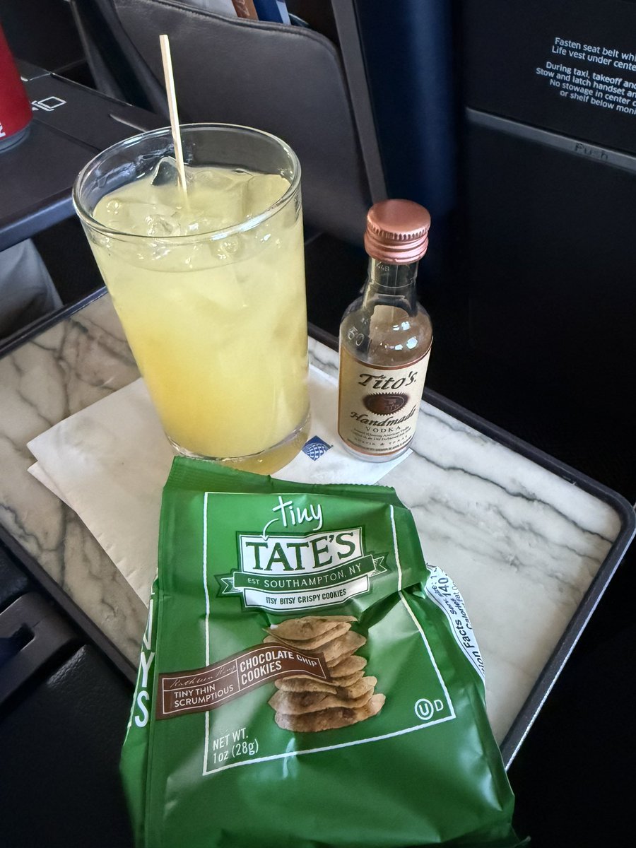 area_native's tweet image. Thanks @united and the crew of UA2261 for the excellent start to a Sunday