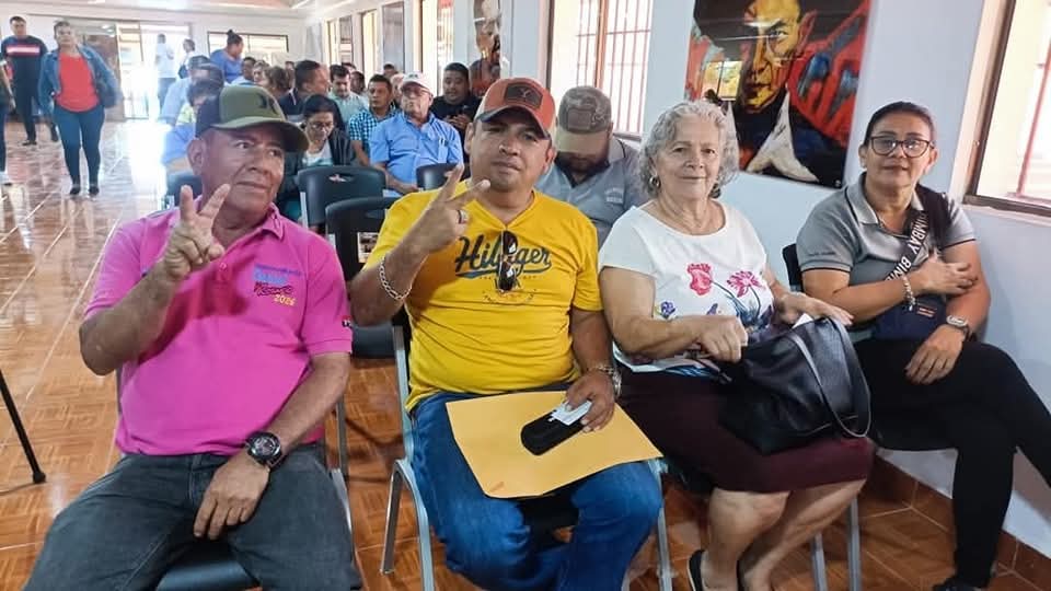 El Gobierno de Reconciliación y Unidad Nacional entraga 107 microbuses nuevos a 8 cooperativas en León, Masaya, Boaco, Granada y Matagalpa, mejorando el transporte en zonas rurales y urbanas

#UnidosEnVictorias 
#Nicaragua