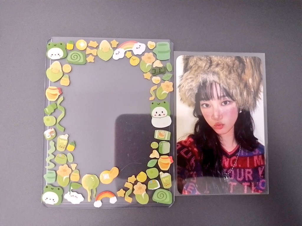 monasserafim's tweet photo. Feedback positivo pra @bubblepurple90 !! Me enviou esse toploader lindo e o card da kazuha, vieram bem embalados e ela foi uma querida comigo, comprem sem medo!! <3 https://t.co/CEOKNmbdbf