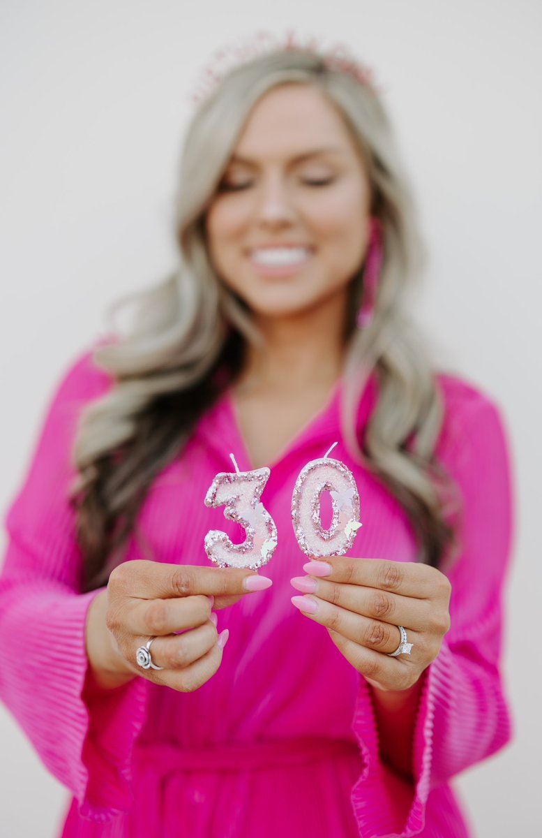 mrs_connor_ljhs's tweet image. Cheers to a new decade 🩷🪩