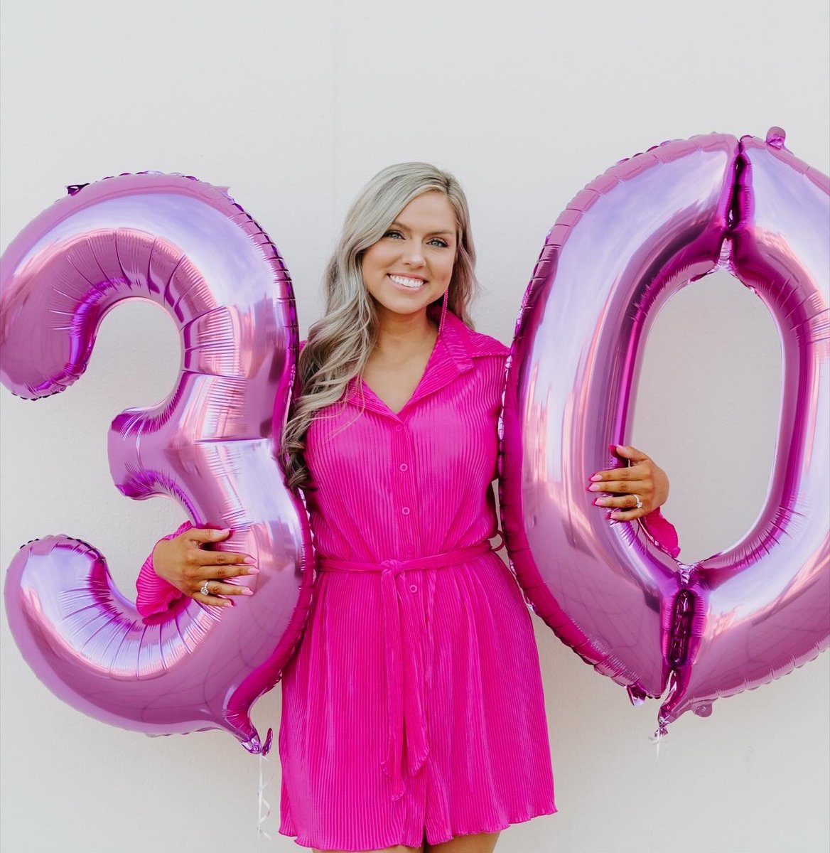 mrs_connor_ljhs's tweet image. Cheers to a new decade 🩷🪩