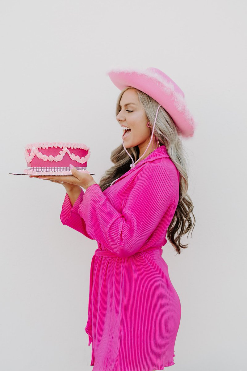 mrs_connor_ljhs's tweet image. Cheers to a new decade 🩷🪩