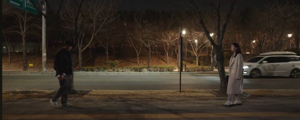 _multi_fan_dom_'s tweet photo. I bet Dongjin was already planning for Eunsil and Joonghyuk's wedding when he met Eunsil because she is the perfect partner for Joonghyuk since she is brave enough to stay by Mijung's side even though she knows that she's a witch 
#TheWitch #TheWitchEp10 https://t.co/Ah8EFE8gzE