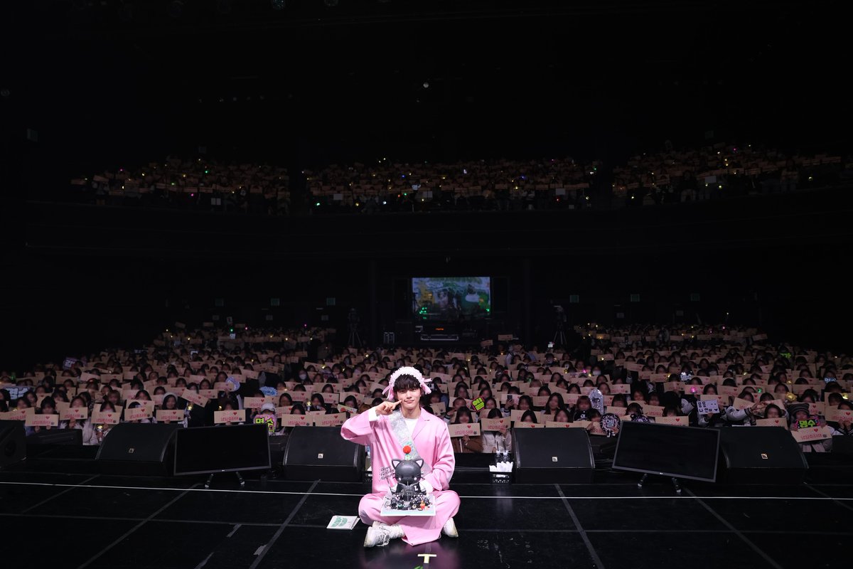 [📷] #EVERY_DAY_LOVELY_DAY SEASON 2

올해도 명수의 생일파티에 찾아와주신 오브&amp;인스피릿 감사합니다💚
명수에게도, 오브피릿에게도 잊지 못할 하루가 되었길 바랍니다🍬

#김명수 #KIMMYUNGSOO #엘 #L 
#명수야_생일_축하해🐈‍⬛