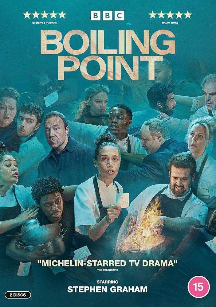 5/5 - Boiling point (2023): Ojo, estoy recomendando la serie, no la película, que le funciona como precuela, y ¿por qué?… pues fácil. Dirige Philip Barantini y protagoniza Stephen Graham…. sí, los mismos protagonistas y creadores de “Adolescence (2025)”. Está en movistar.