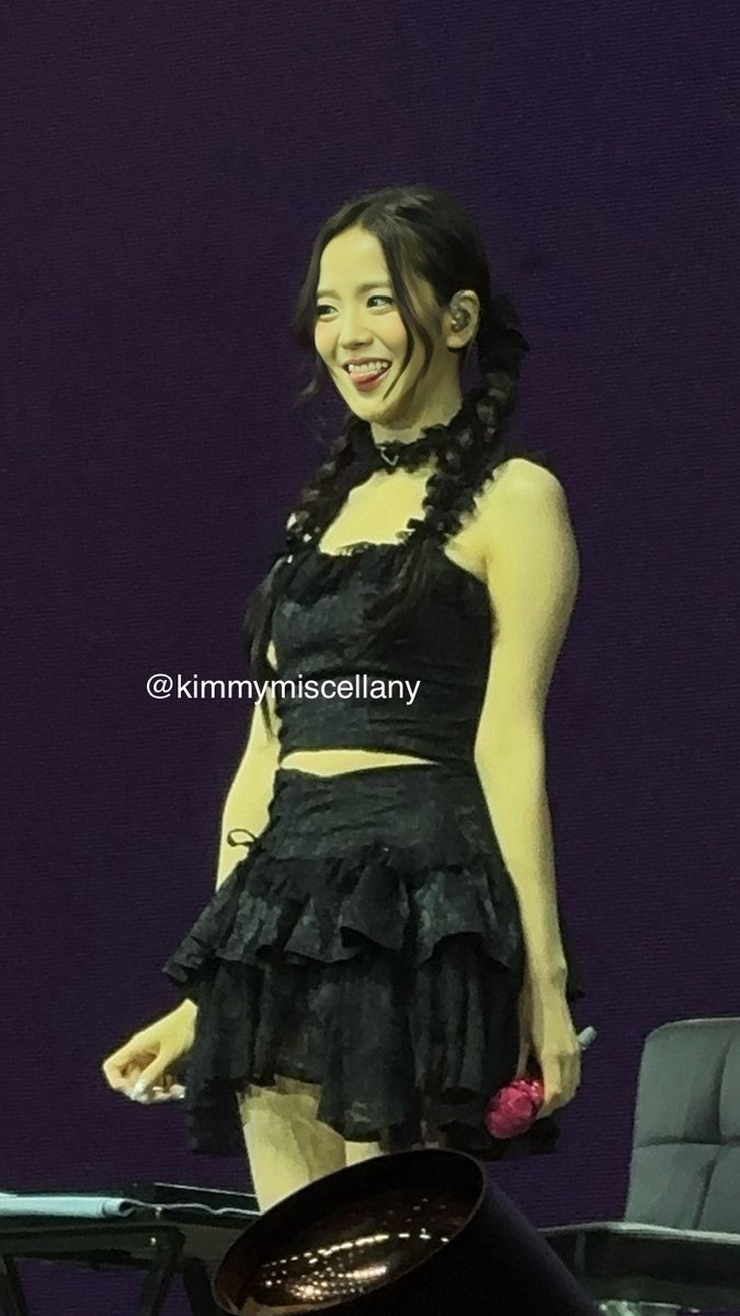 KimmyMiscellany's tweet photo. Jisoo being effortlessly beautiful 😍🖤

JISOO SHAKES MANILA 
#JISOOinMANILA #지수 #LIGHTS_LOVE_ACTIONinMANILA https://t.co/BH4rkYsM5c