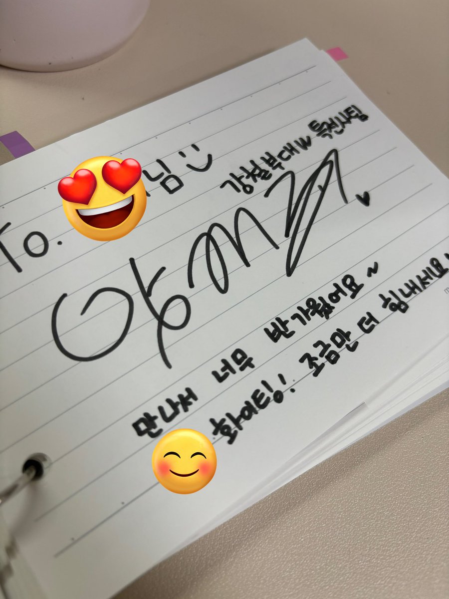 양중사님 성격 보이는 사인지 보실 분..
아니 칸 개 좁고 내가 컴싸(..)로 사인 부탁드려서 다른 언니들은 다 큼직하게 썻는데 양주님만 저 칸에 맞춰서 꾹꾹 눌러 써주셧어…… 너무 귀엽고.. 좋아요 그냥 좋아😍🤤