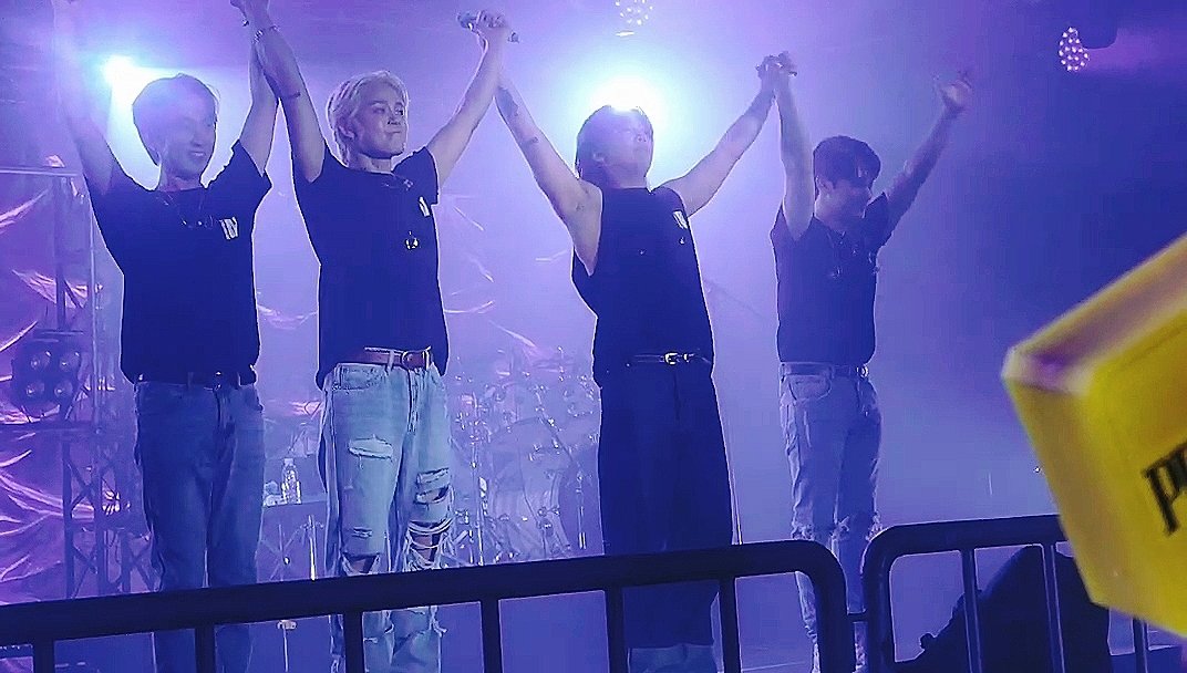 shasaicowow's tweet photo. it's been a year π
#HEYDAYinJKT #FTISLANDinJKT https://t.co/YPPkZ2sqeH