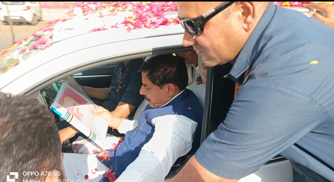 #जनसेवा_मित्रों_को_बहाल_करो 

माननीय मुख्यमंत्री जी 
<a href="/DrMohanYadav51/">Dr Mohan Yadav</a> जी

पुनः एक बार फिर
 जिला #राजगढ़ के #जनसेवा मित्रो द्वारा आपको ज्ञापन सौंपा जिसमें आपके द्वारा आश्वासन मिला कि आपके बारे में जल्द फैसला आने वाला हैi
<a href="/ChouhanShivraj/">Shivraj Singh Chouhan</a>
<a href="/VijayRevnath/">Vijay Revnath Choure</a>
<a href="/shailendrapinc/">Shailendra Patel</a> 
<a href="/HIRA_ALAWA/">Dr. Hiralal Alawa</a>