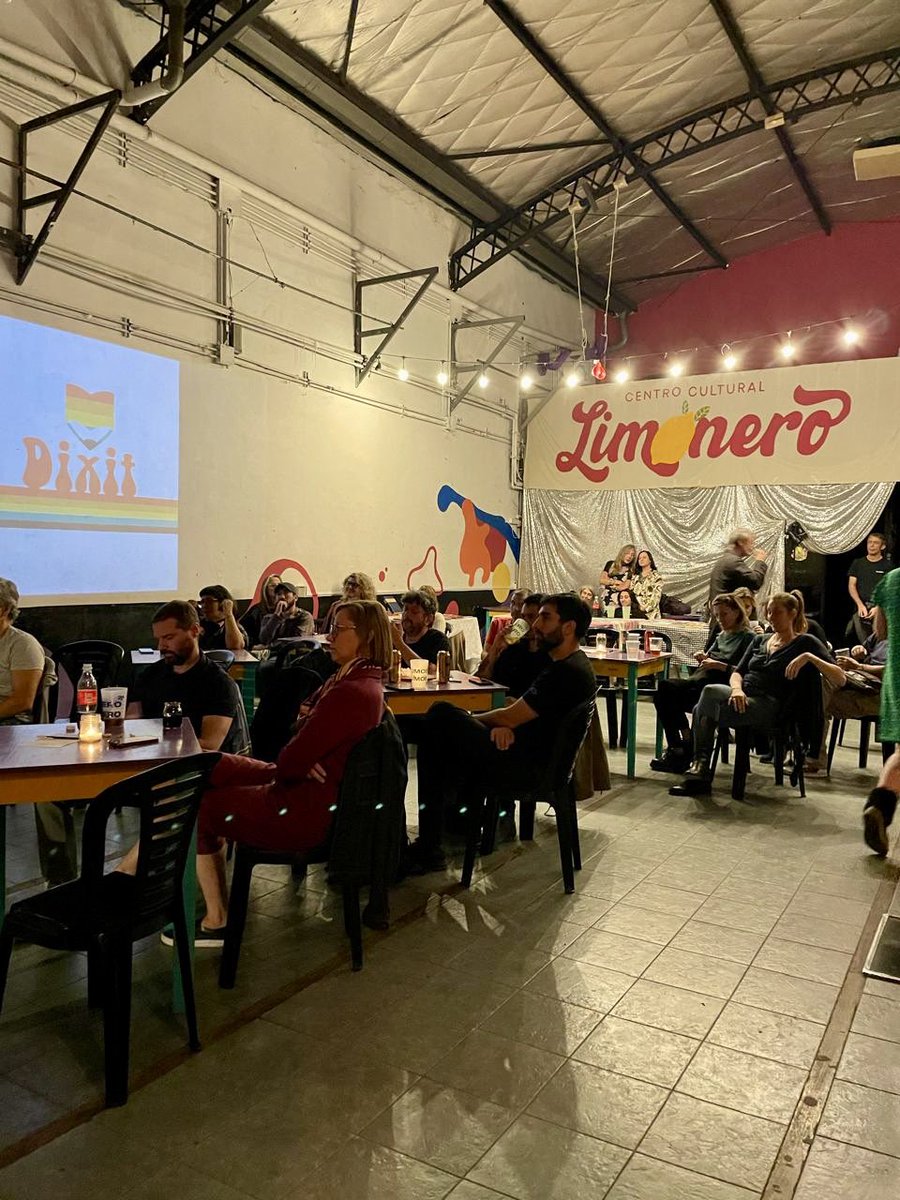 Dixit Literatura 🔥 (@dixitliteratura) on Twitter photo <a href="/HibridaEditora/">Híbrida Editora</a> <a href="/ed_entropia/">Editorial Entropía</a> <a href="/funesiana/">Funeschi, el editor</a> <a href="/mareaeditorial/">Marea Editorial</a> <a href="/MariaCarman5/">Maria Carman</a> <a href="/SoniaBudassi/">Soña</a> <a href="/FedeBianchinii/">Federico Bianchini</a> <a href="/pameprina/">Pame Terlizzi Prina</a> Finalmente, respetos totales a Él limonero, centro cultural que nos recibió en su espacio comprometido y solidario.
Con amor y sordidez,
<a href="/danixa/">Danixa 🧠❤️</a> y <a href="/volcanika/">trixy lin</a> <a href="/HibridaEditora/">Híbrida Editora</a> <a href="/ed_entropia/">Editorial Entropía</a> <a href="/funesiana/">Funeschi, el editor</a> <a href="/mareaeditorial/">Marea Editorial</a> <a href="/MariaCarman5/">Maria Carman</a> <a href="/SoniaBudassi/">Soña</a> <a href="/FedeBianchinii/">Federico Bianchini</a> <a href="/pameprina/">Pame Terlizzi Prina</a> Finalmente, respetos totales a Él limonero, centro cultural que nos recibió en su espacio comprometido y solidario.
Con amor y sordidez,
<a href="/danixa/">Danixa 🧠❤️</a> y <a href="/volcanika/">trixy lin</a>