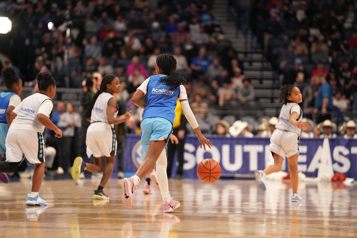 Future stars of the SEC 🤩

#SECTournament #sec #ncaabasketball #youthbasketball #nashville #musiccity #scrimmage