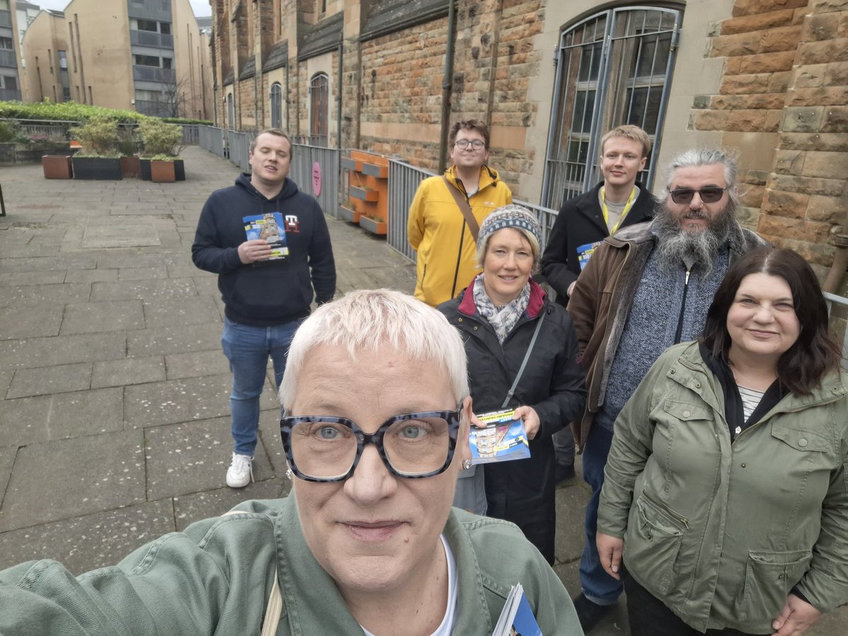 MhairiHunter's tweet photo. Thanks to the Sunday afternoon leafleting team! #SouthsideCentral #Hunter1 https://t.co/h30FhbjaHp