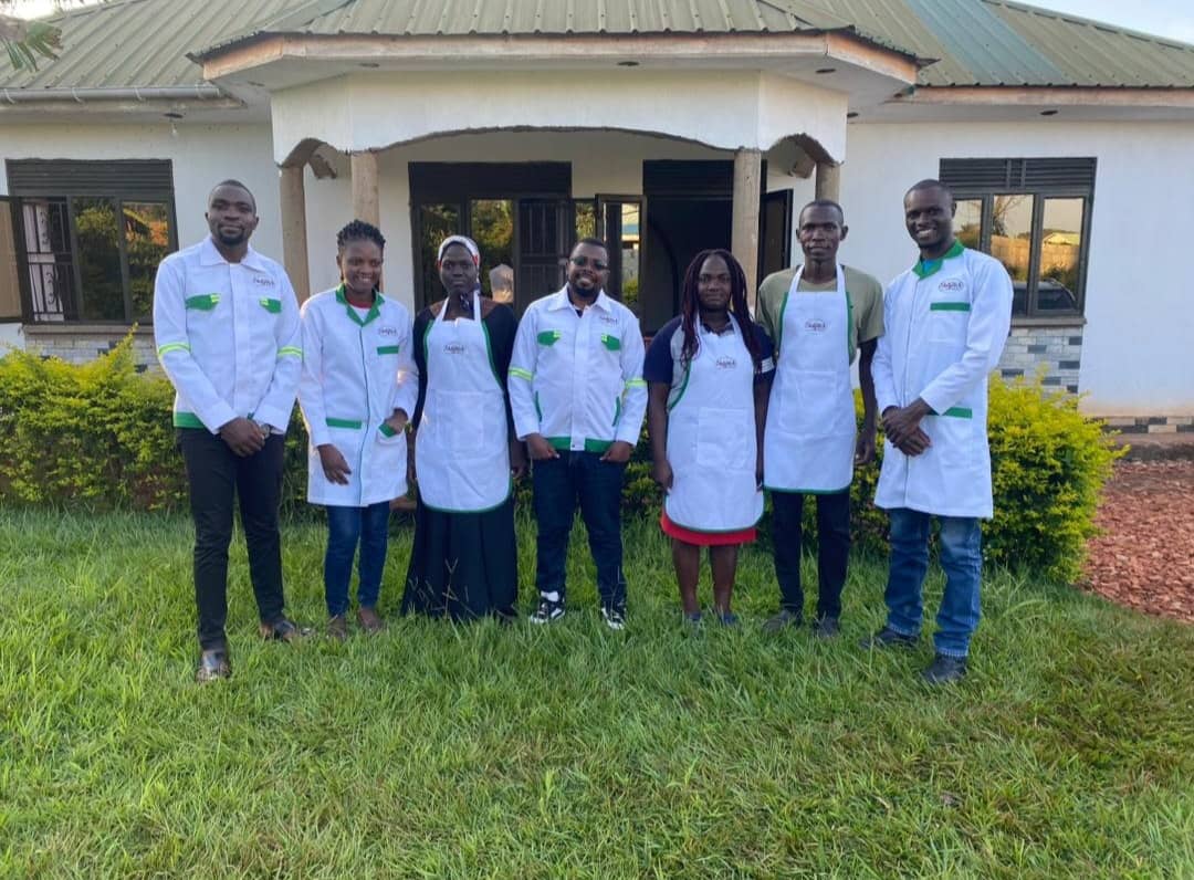 EngAhereza's tweet photo. These services are  at your desk  at your fair price . 
  Am located in Namanve or  Namungoona kampala uganda . 
 Therefore you can visit me in those two workshops and we talk business . 
÷256784579064 https://t.co/0E8SiUUUGe